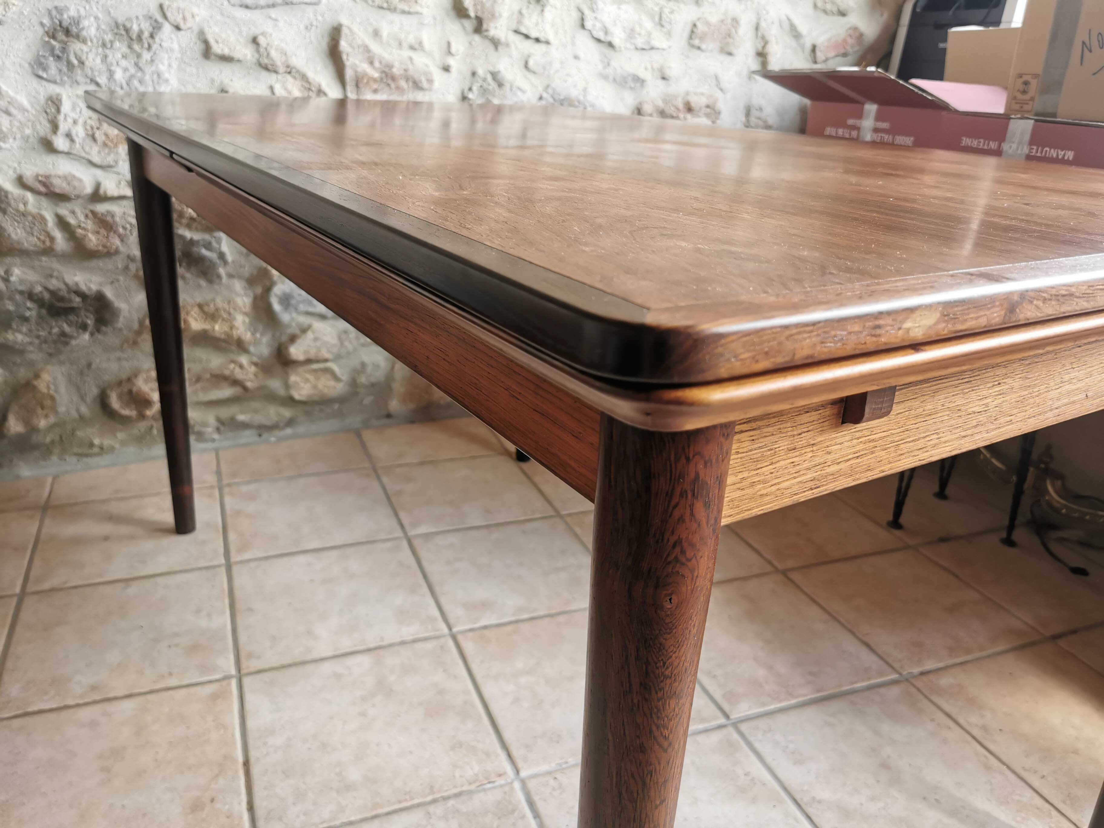 Scandinavian table