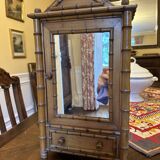 Armoire de poupée ancienne