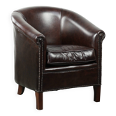 Fauteuil club en cuir noir avec un design élégant de style anglais.