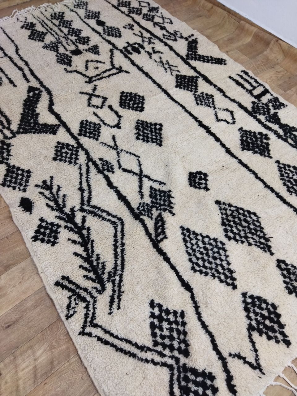 Handmade moroccan berber carpet 305 x 195 cm