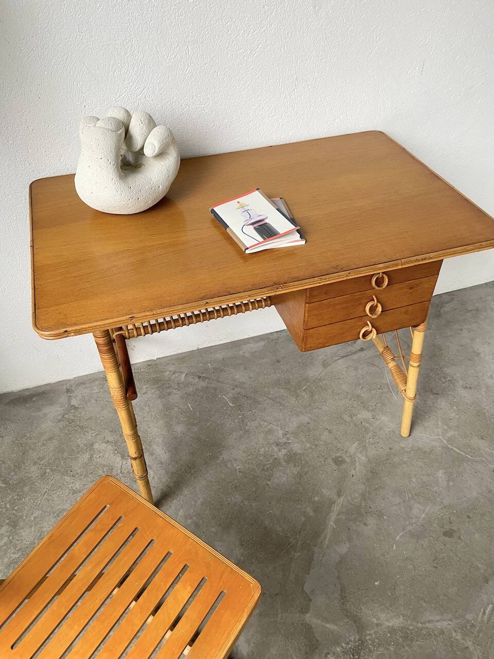 Bureau rotin Louis Sognot et sa chaise