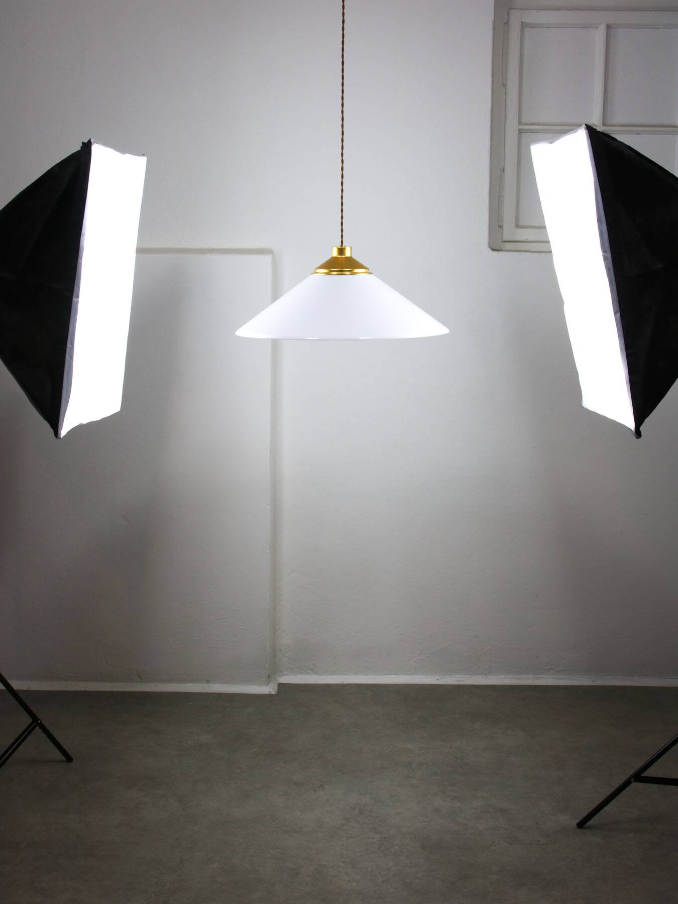 Space age italian plexiglas white saucer pendant lamp, 70s