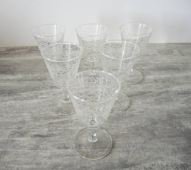 6 Old White Arabesque Pattern Stemmed Glasses H 11 cm