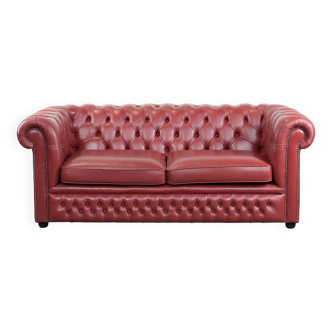 English cowhide Chesterfield 2.5-seater sofa in a stunning red colour