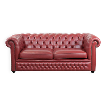 English cowhide Chesterfield 2.5-seater sofa in a stunning red colour