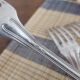 Set of 4 decorative forks with a rim