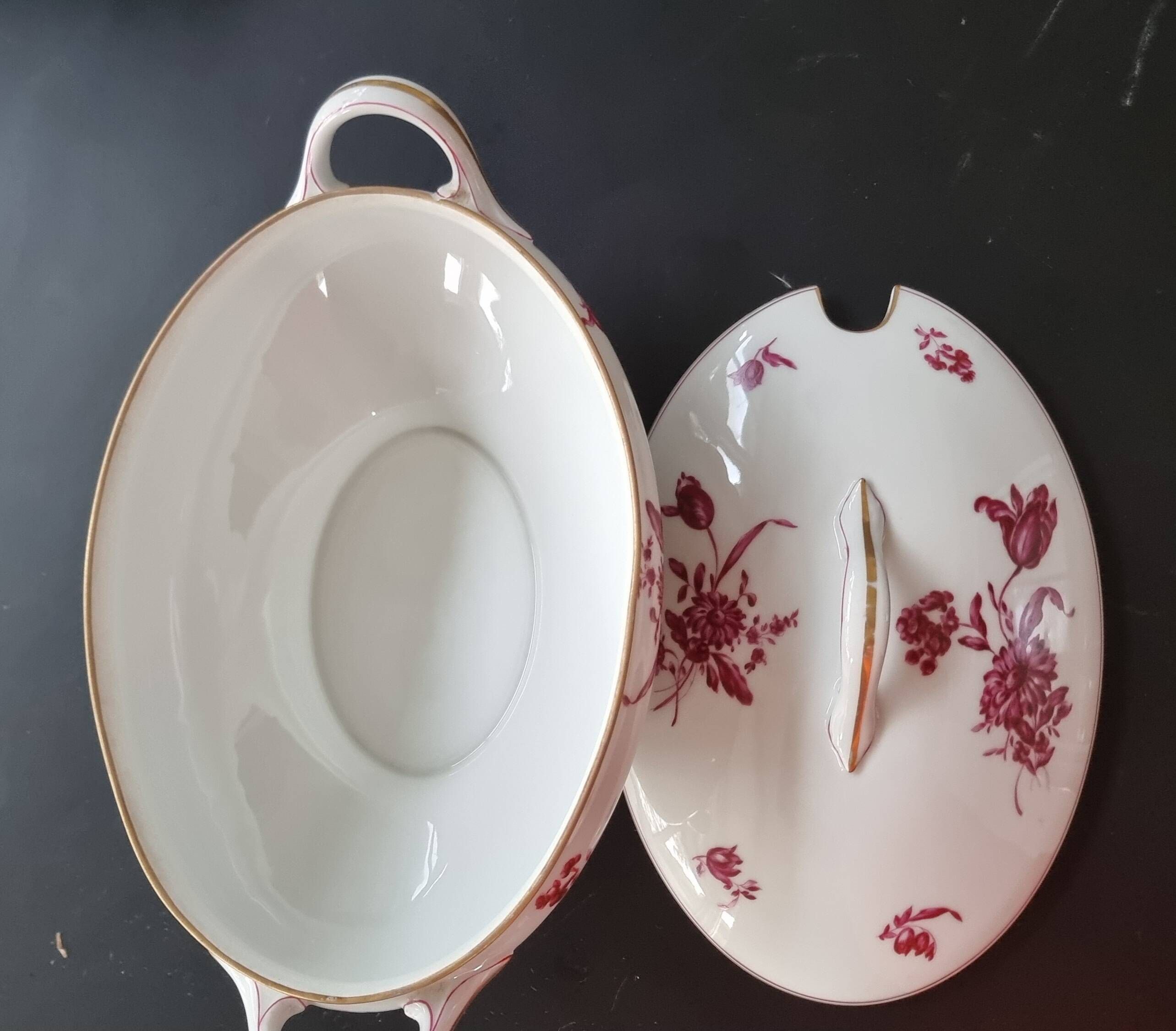 Soup tureen