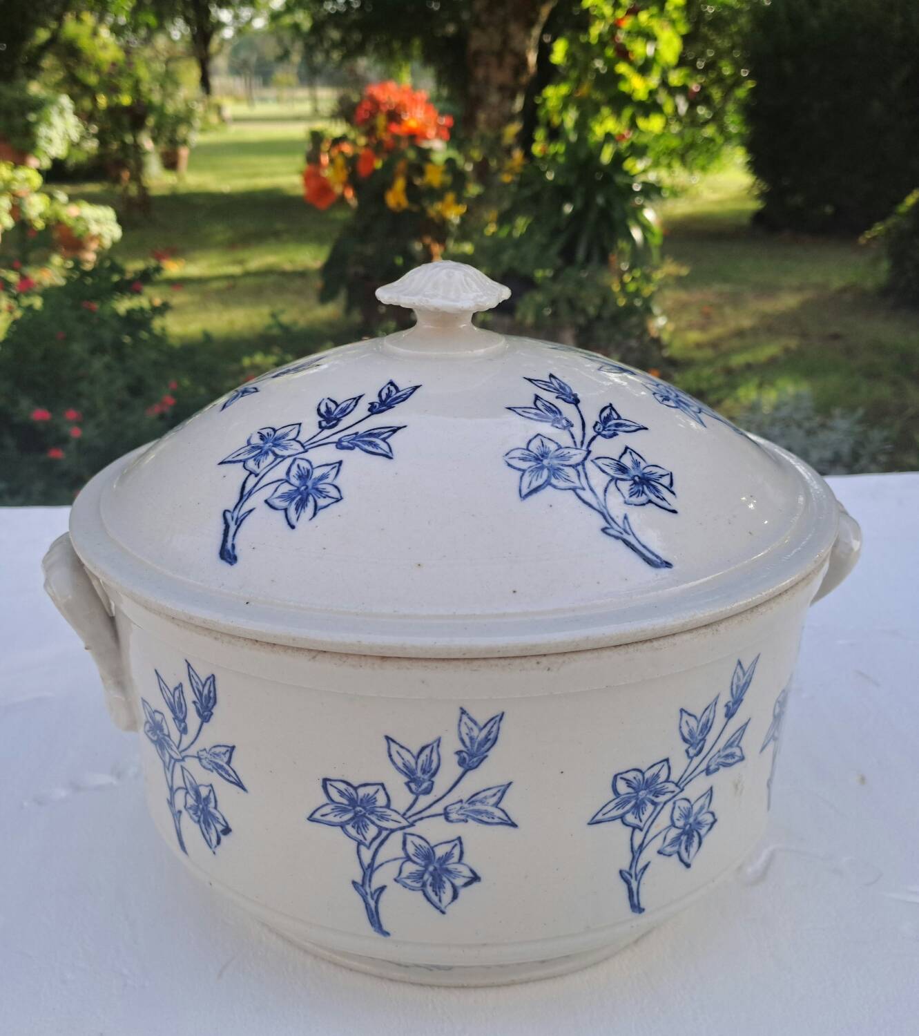 St Uze tureen