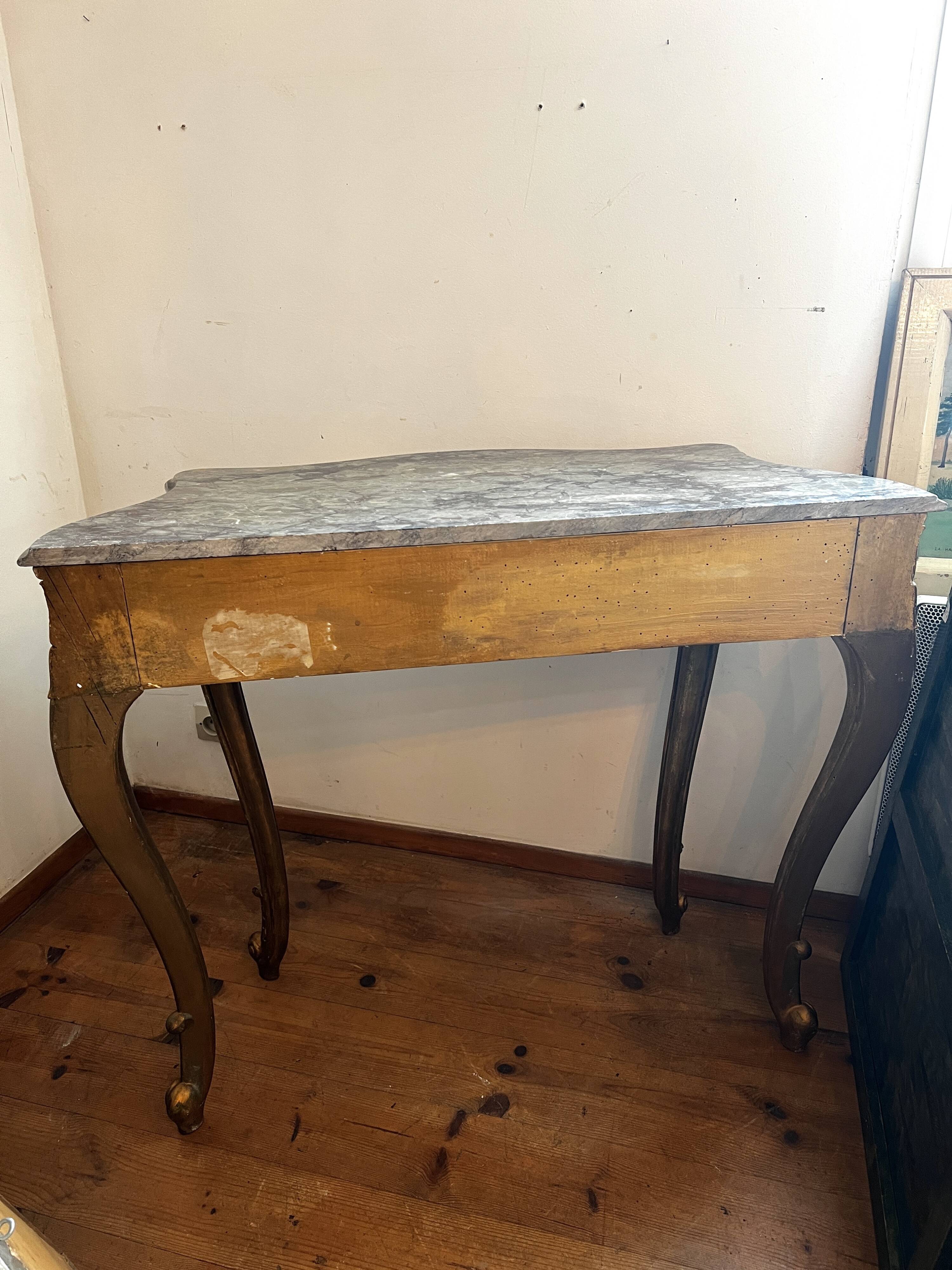 Console en bois doré