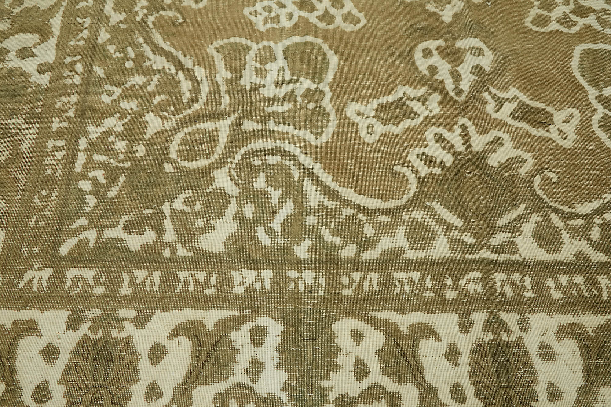 1980s 283 cm x 366 cm beige wool carpet