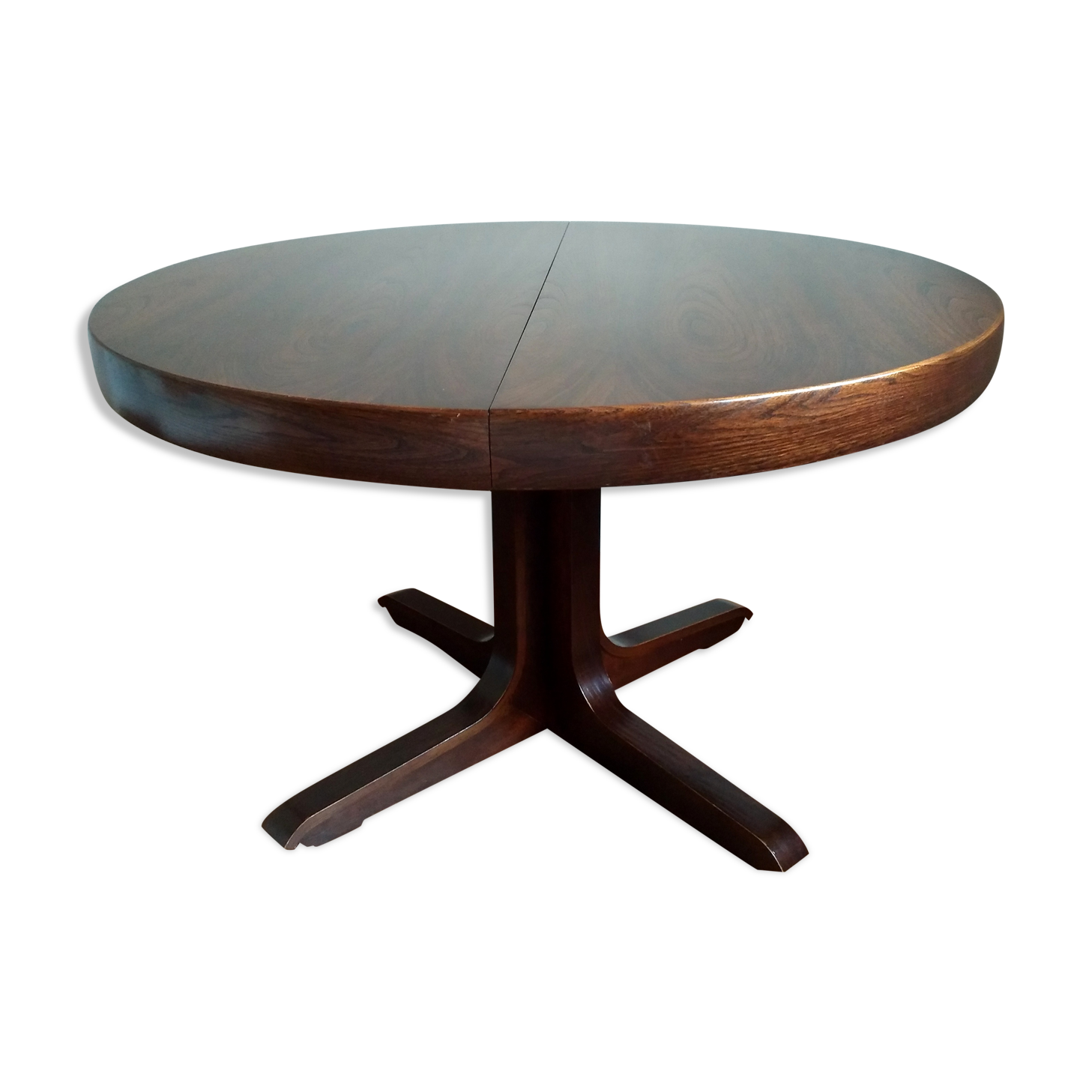 Extendable round table on central support