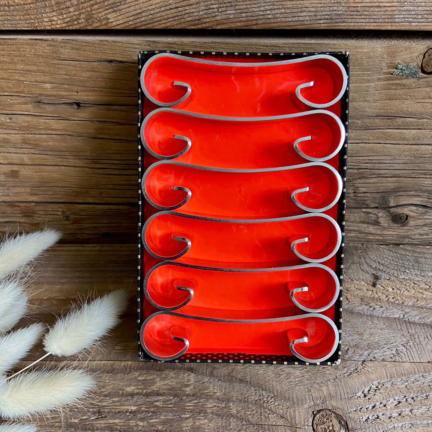 6 vintage knife holders