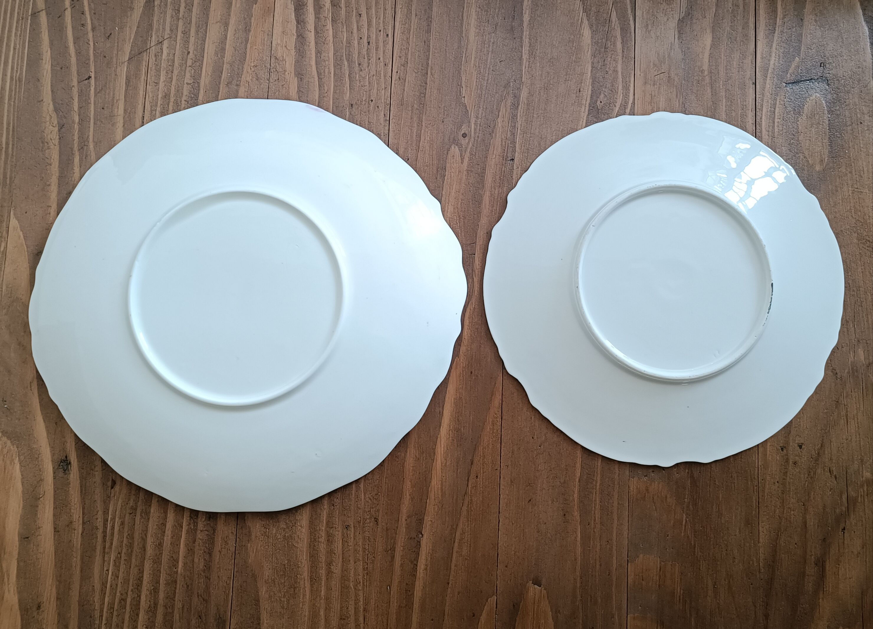 Two porcelain cake dishes