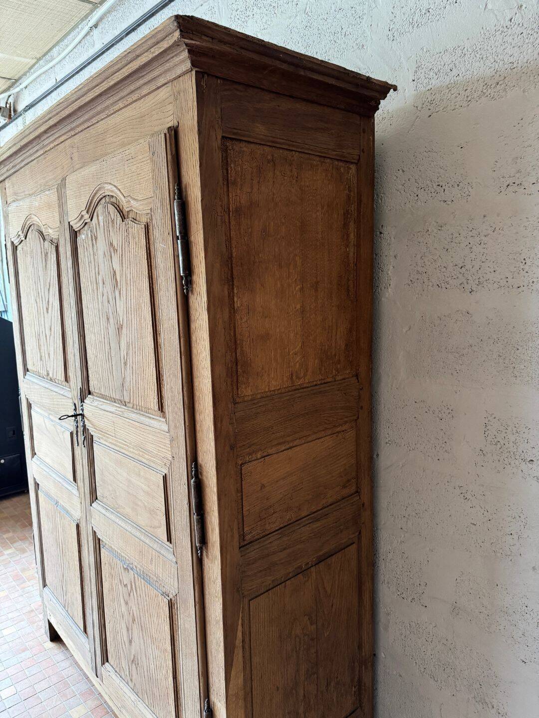 Antique oak wardrobe - Early 19th century