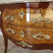 Commode de style français avec dessus en granit, années 1890.