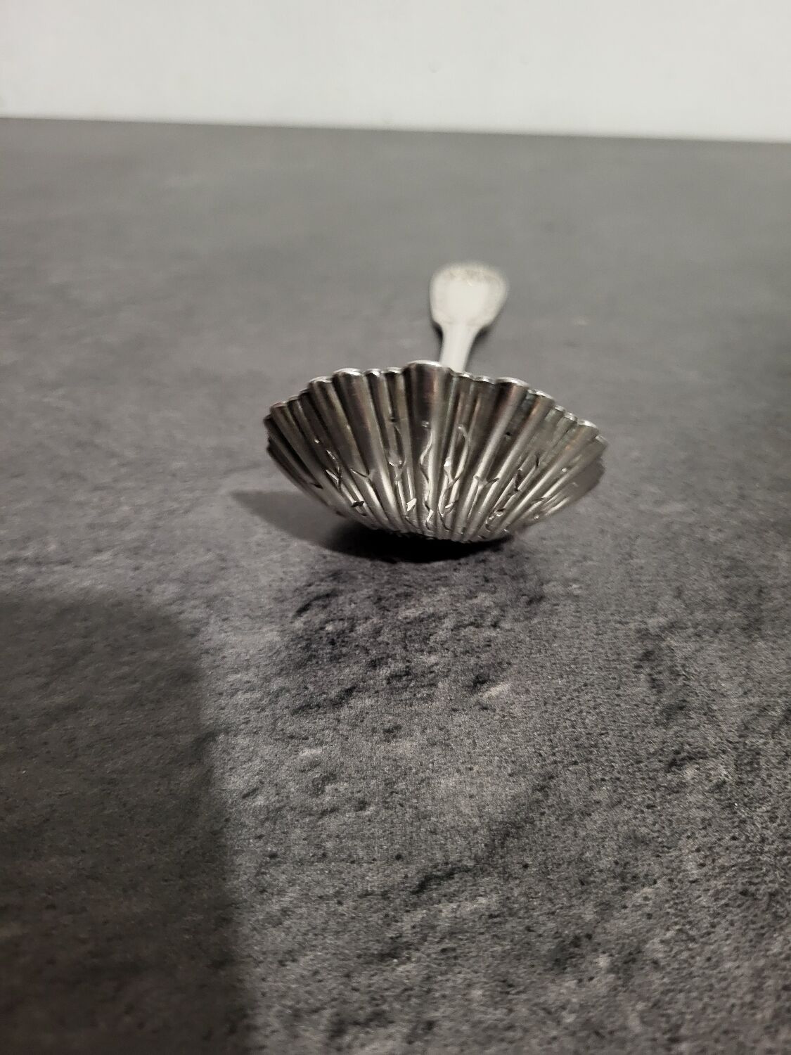 Vintage dusting spoon in excellent condition.