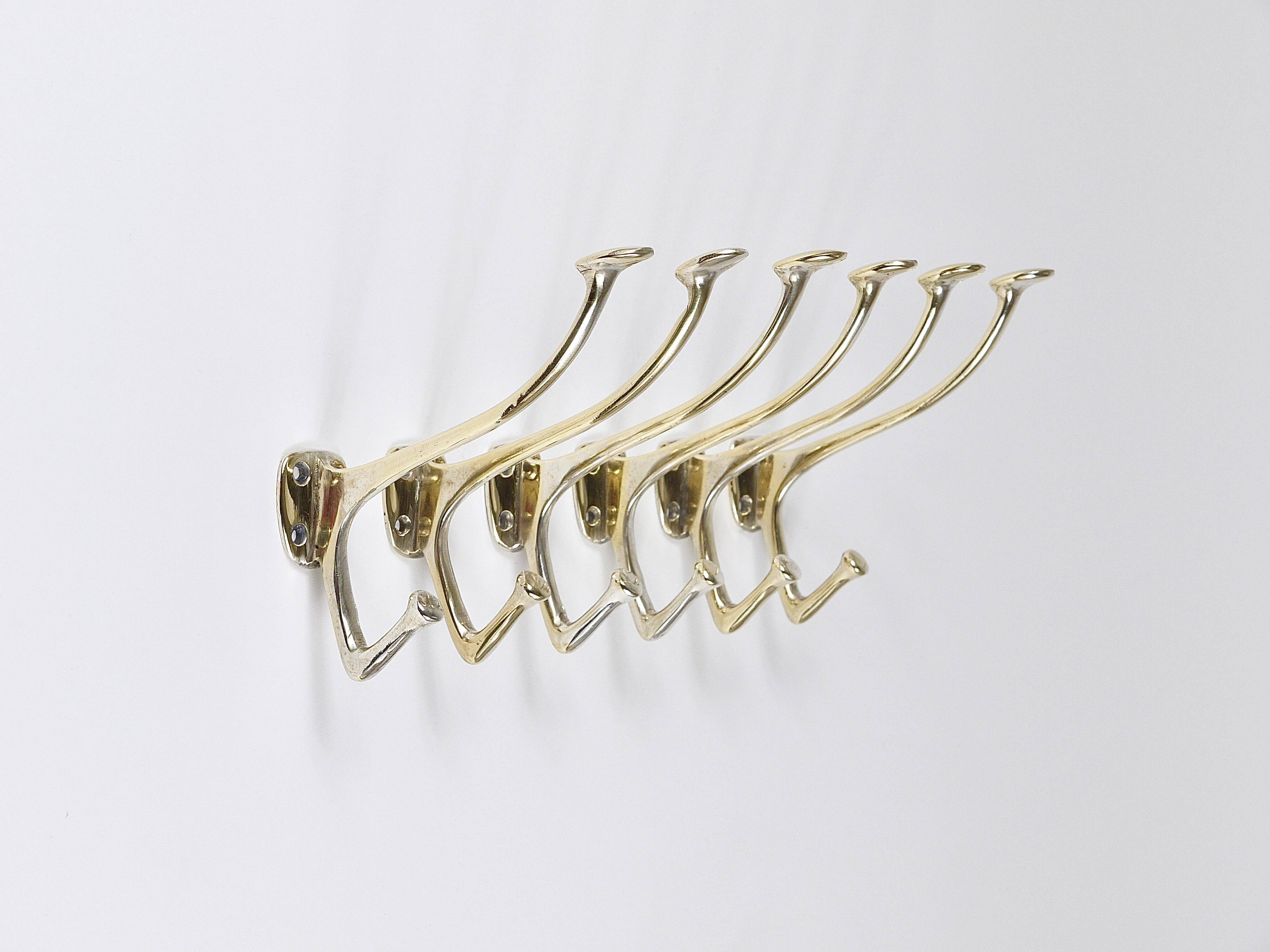 Jusqu'à 6 crochets muraux en nickel et laiton Art Nouveau Adolf Loos Café Capua Vienne, années 1900