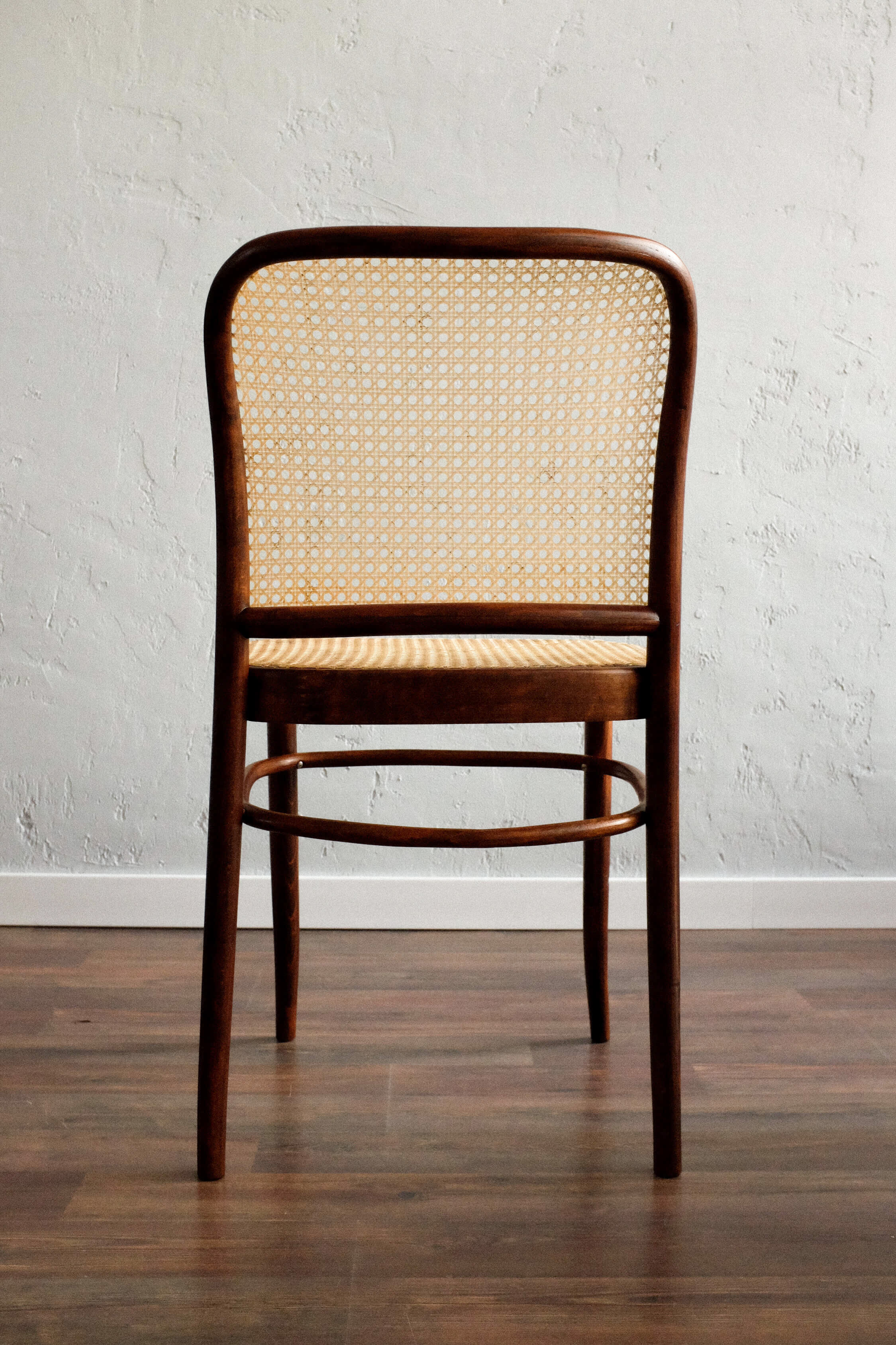 Ensemble de 2 chaises par Josef Hoffmann pour TON, modèle 811, années 1970