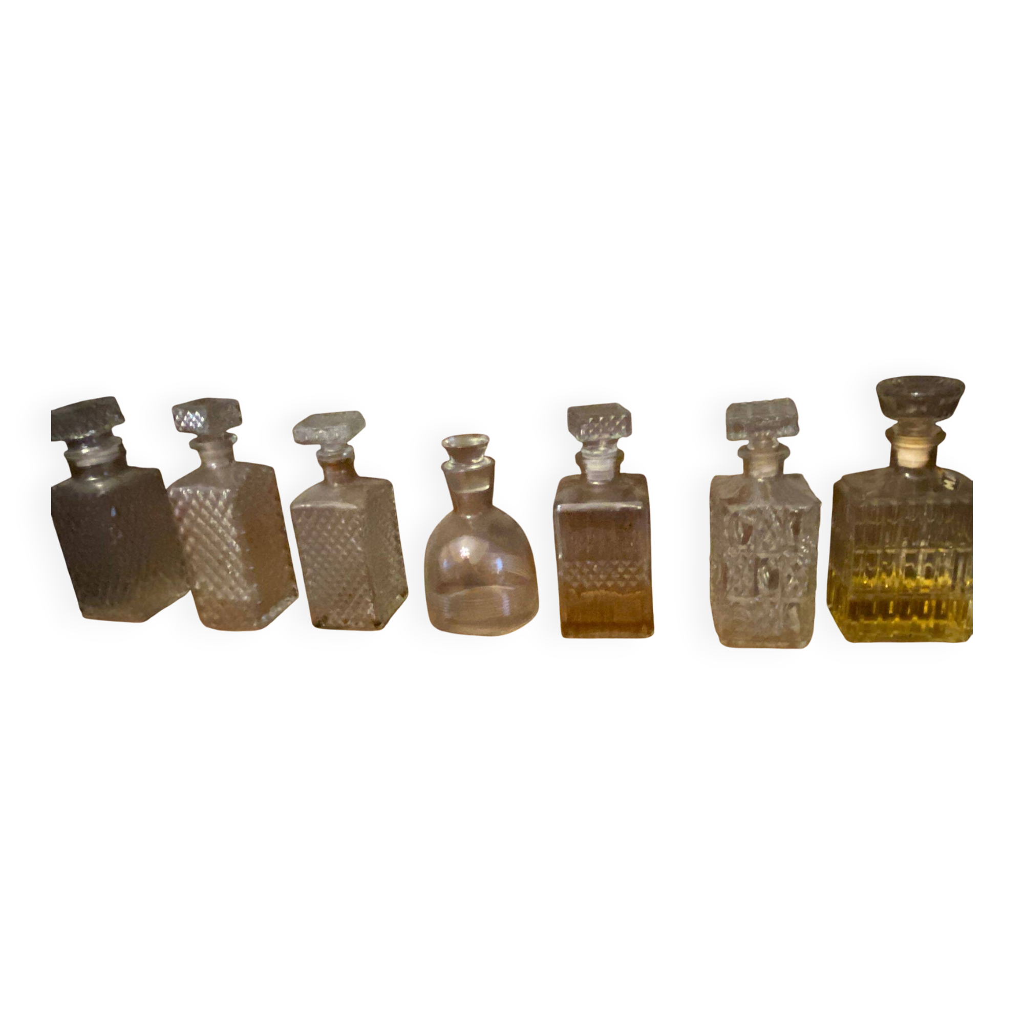 Full bar - 7 decanters / bottles for spirits