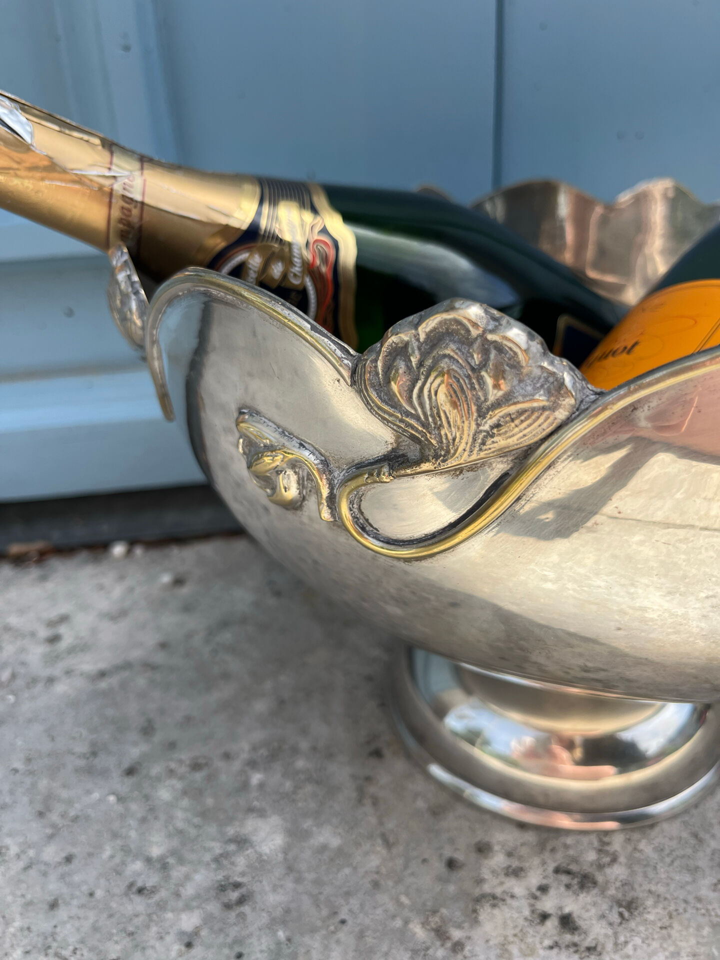 Seau à champagne en métal argenté avec décoration florale Art Nouveau