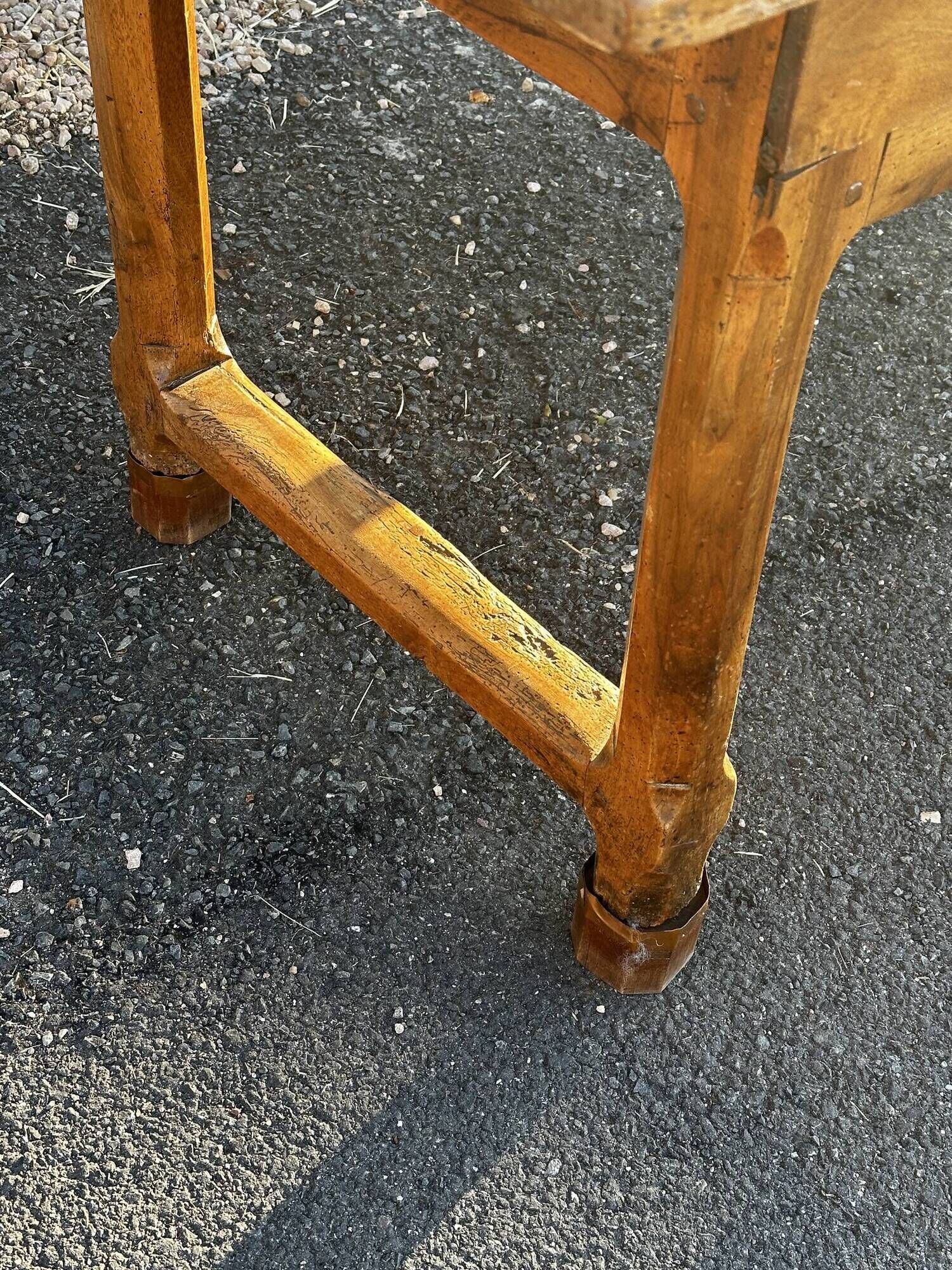 Farm table