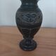 Vase noir signé