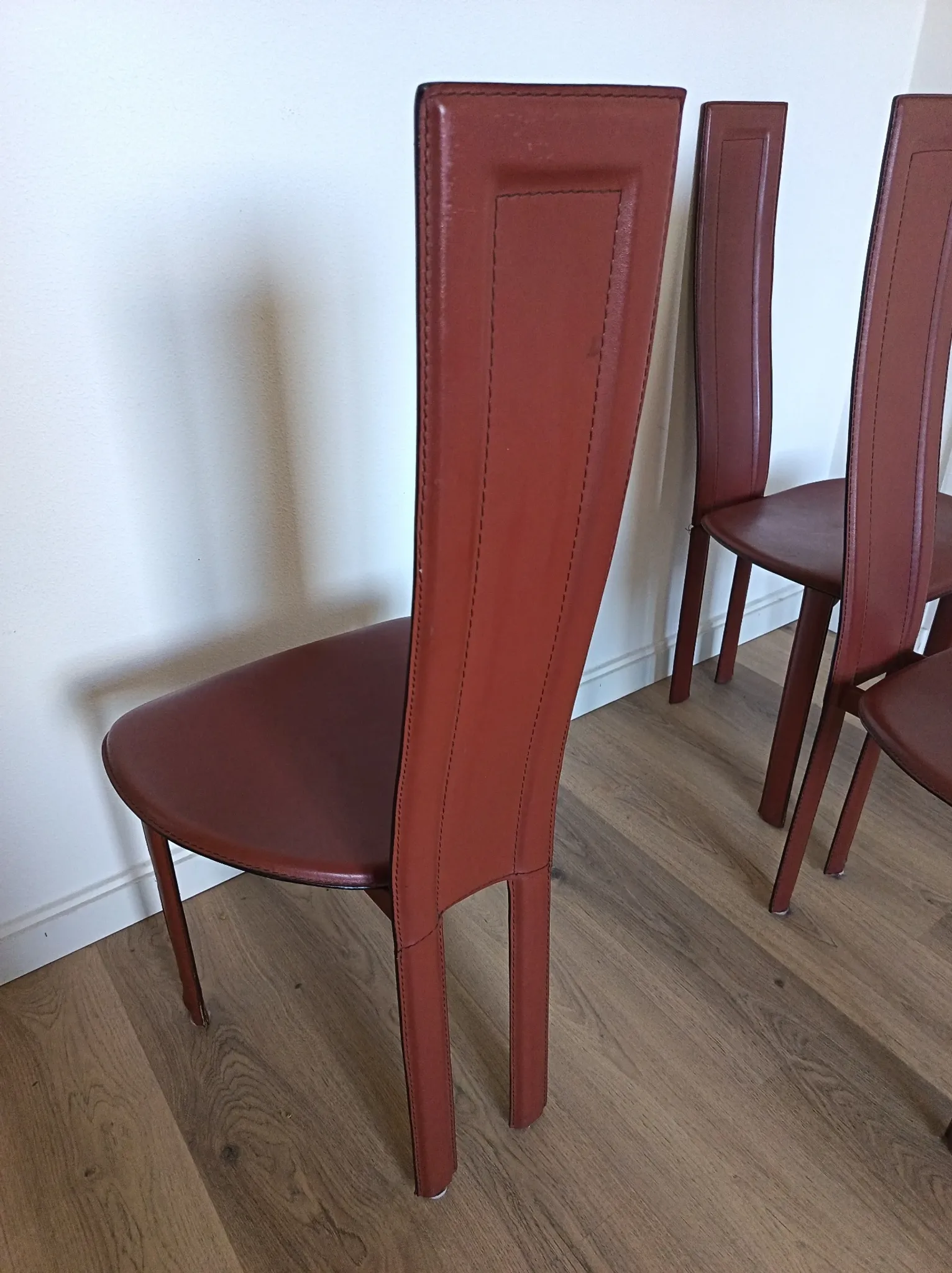 4 chairs model 1Alice by Giorgio Cattelan