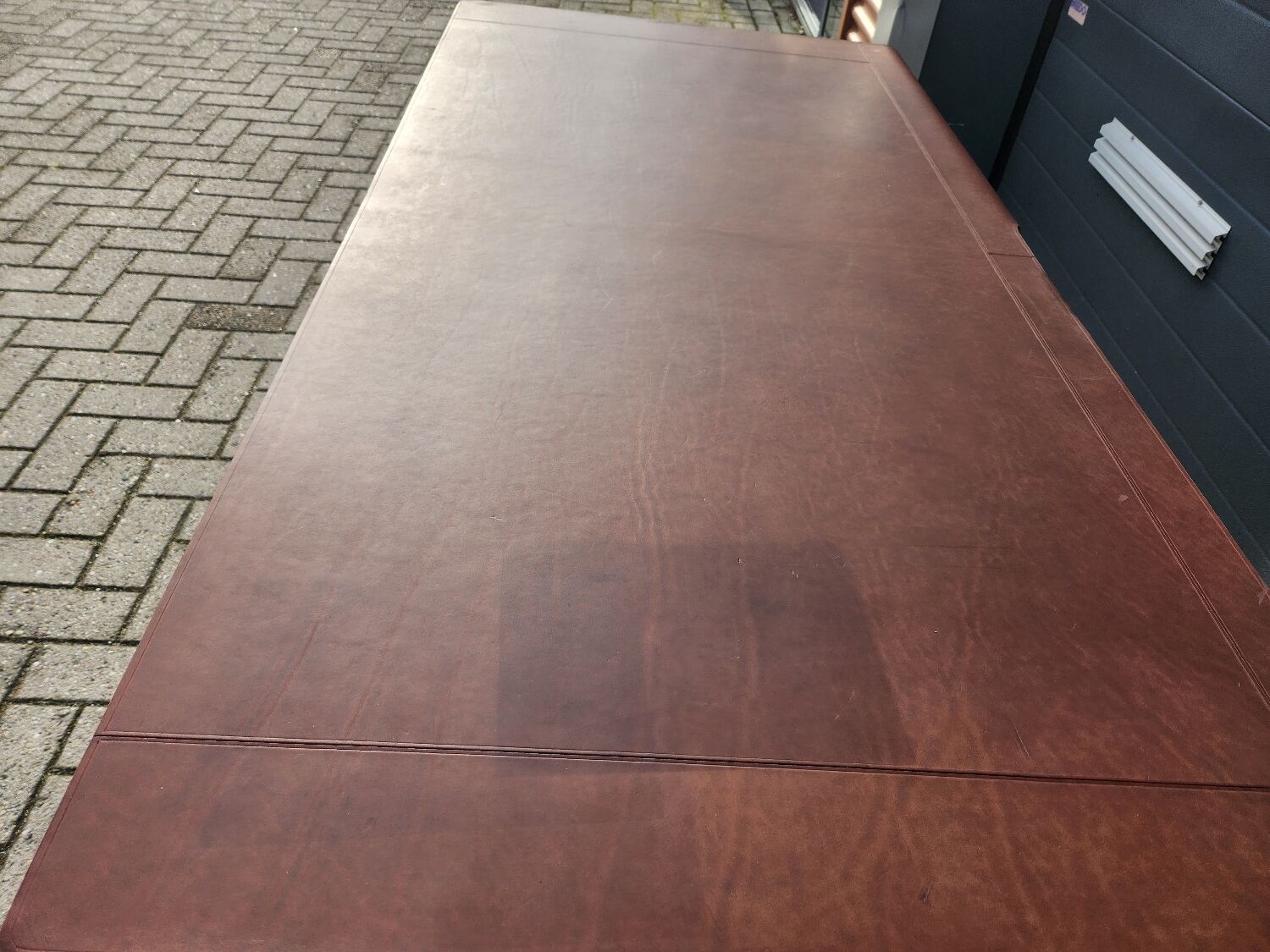 Poltrona Frau - Fred desk by Roberto Lazzeroni