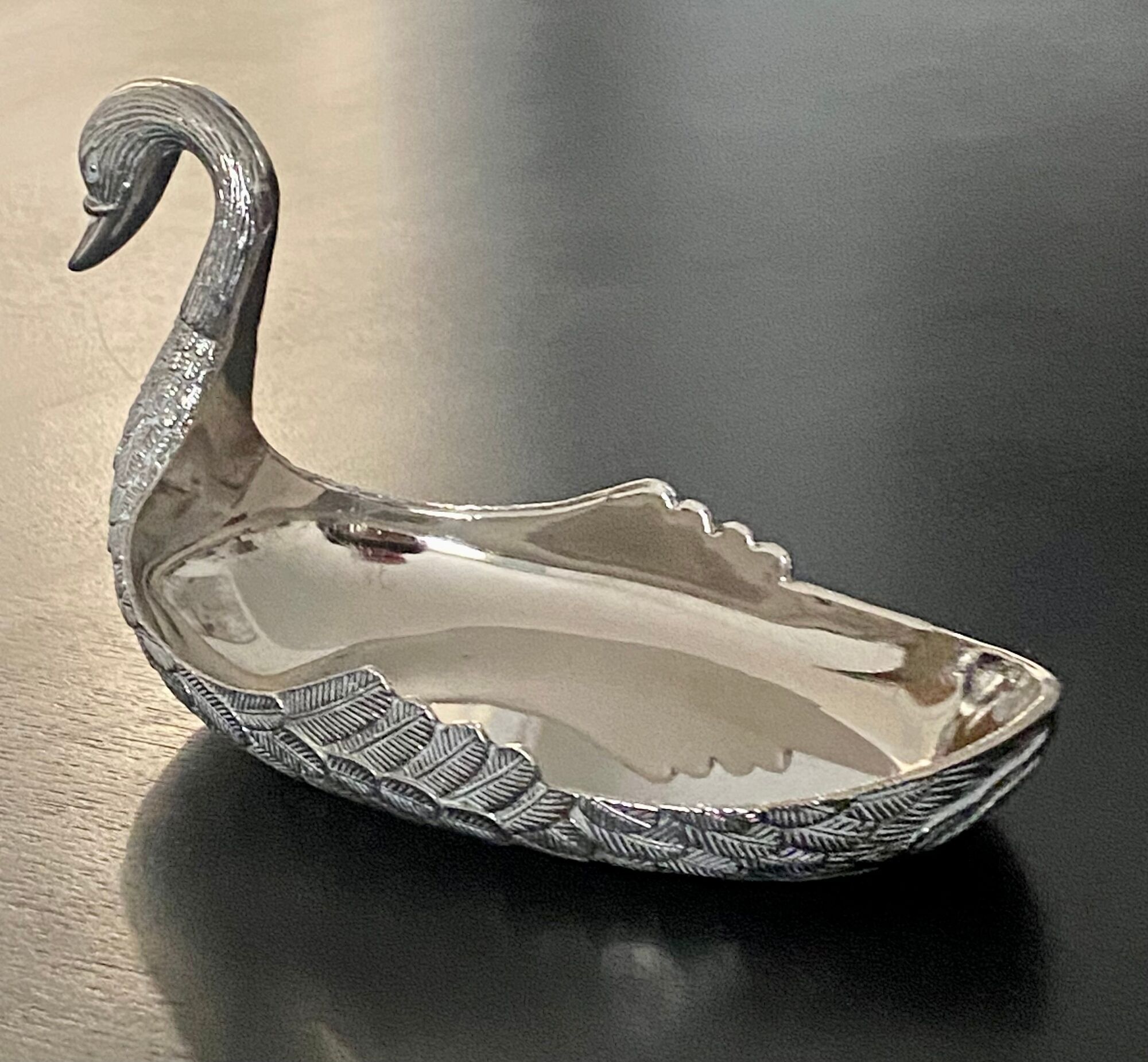 1 jewelry cup or empty metal swan shaped pocket