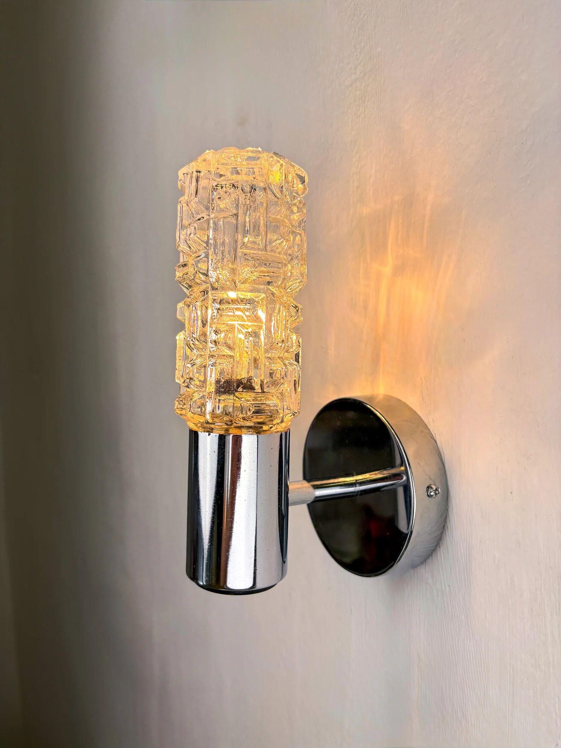 Pair of Targetti Sankey sconces, Murano faceted glass, Italy, 1970