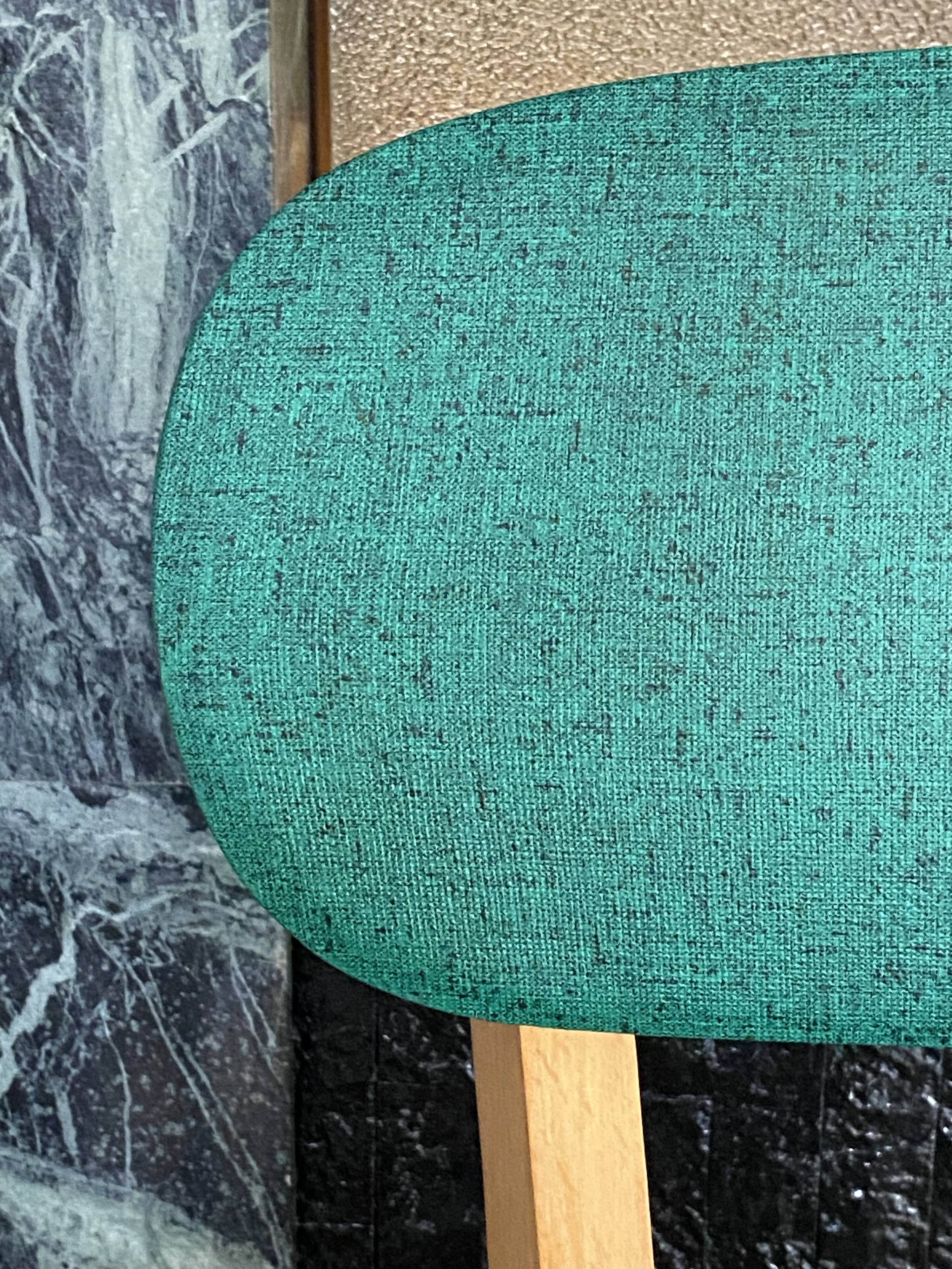 Paire de chaises vintage skaï vert pieds compas
