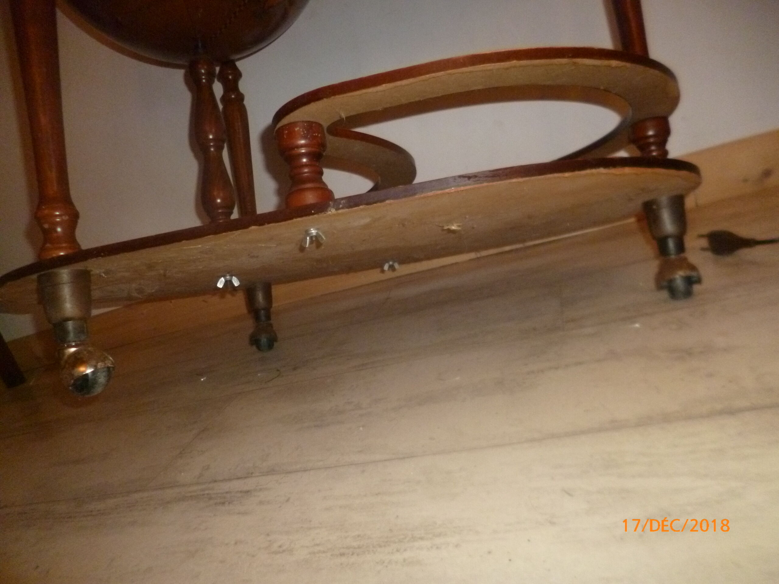 Desserte bar mappemonde globe terrestre  roulette vintage