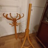 Baumann parrot coat rack