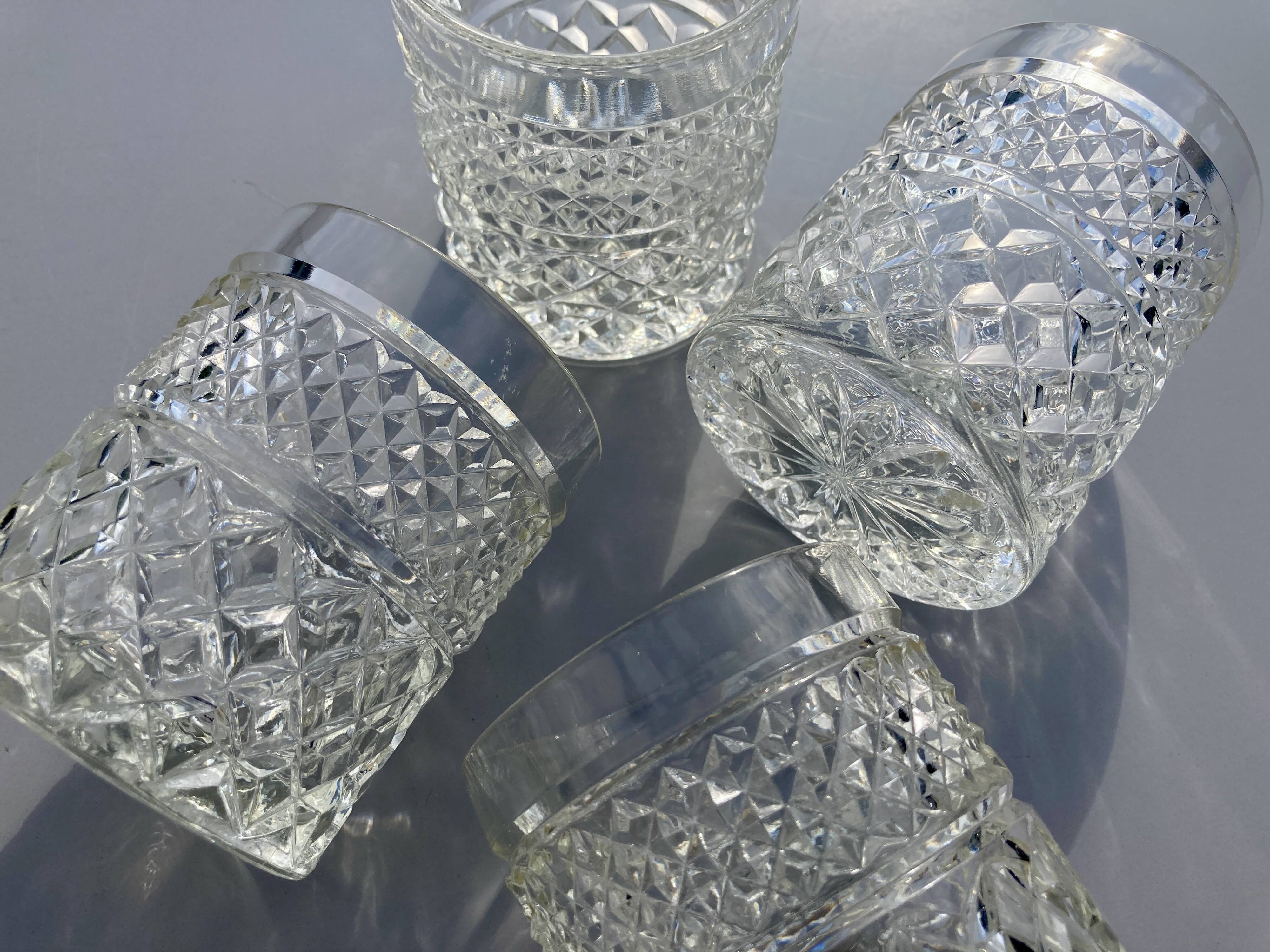 Set of 4 vintage glasses from the 60s-70s in moulded glass.