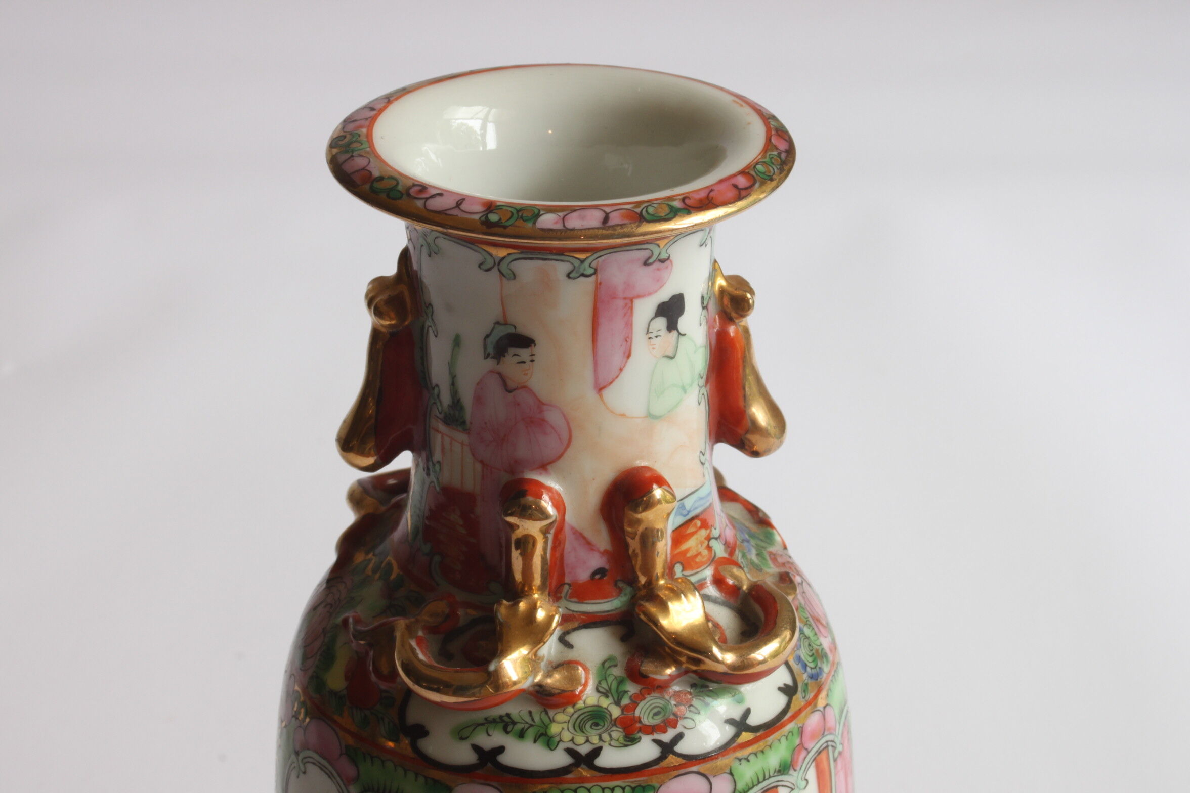 Chinese Canton rose medallion vase, 19th century