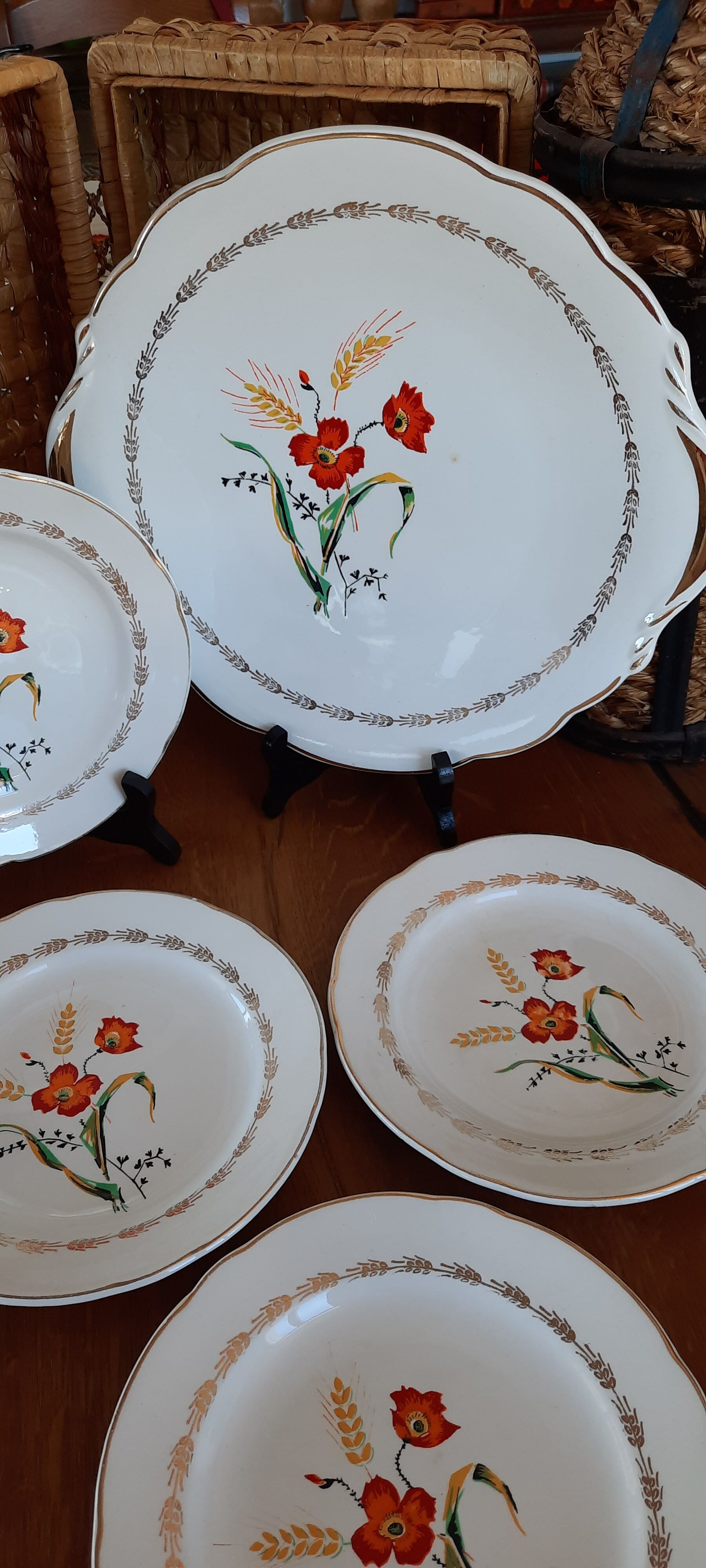 Serving dish and 4 dessert plates Sarreguemines