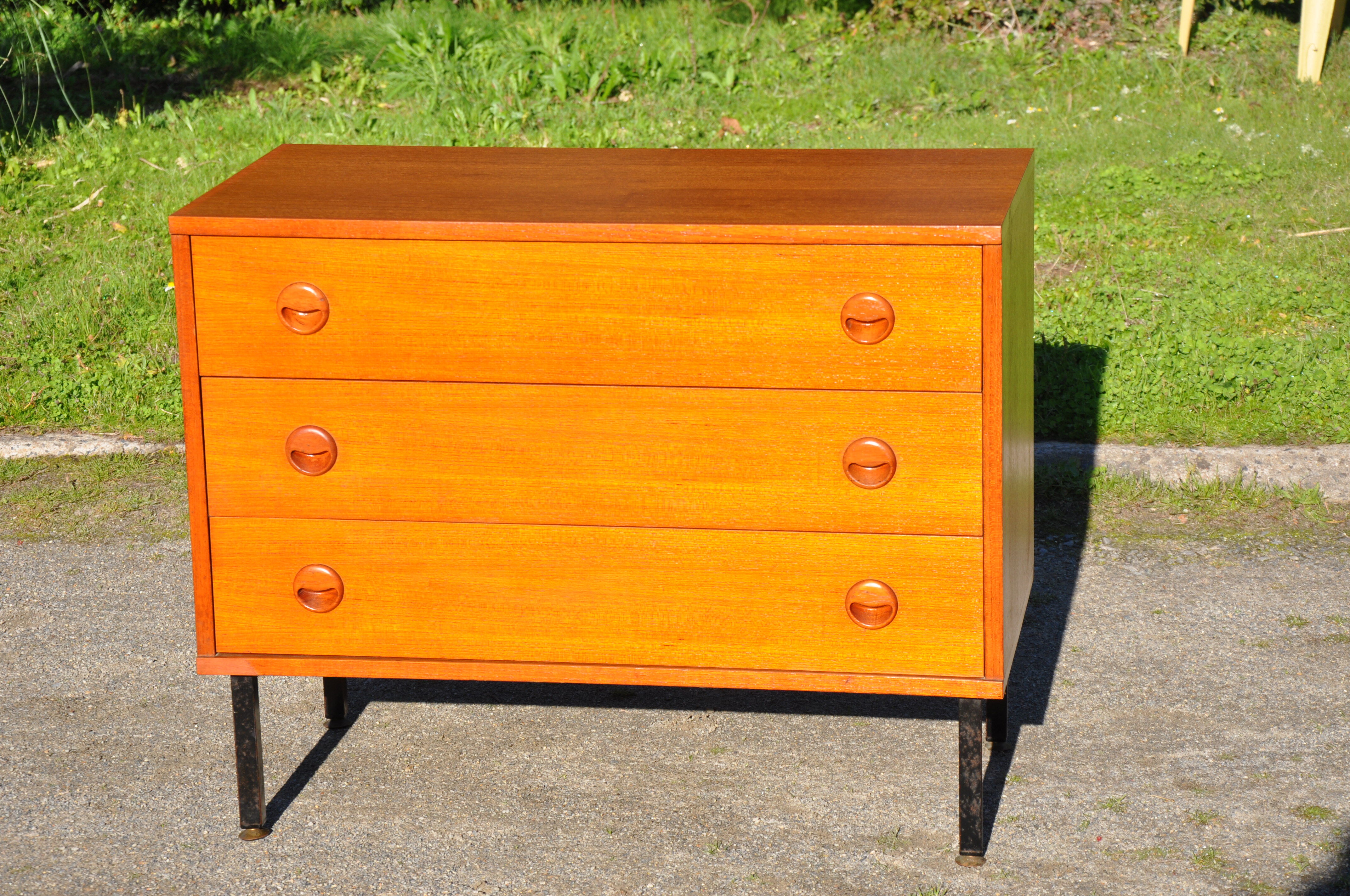 Commode de type scandinave