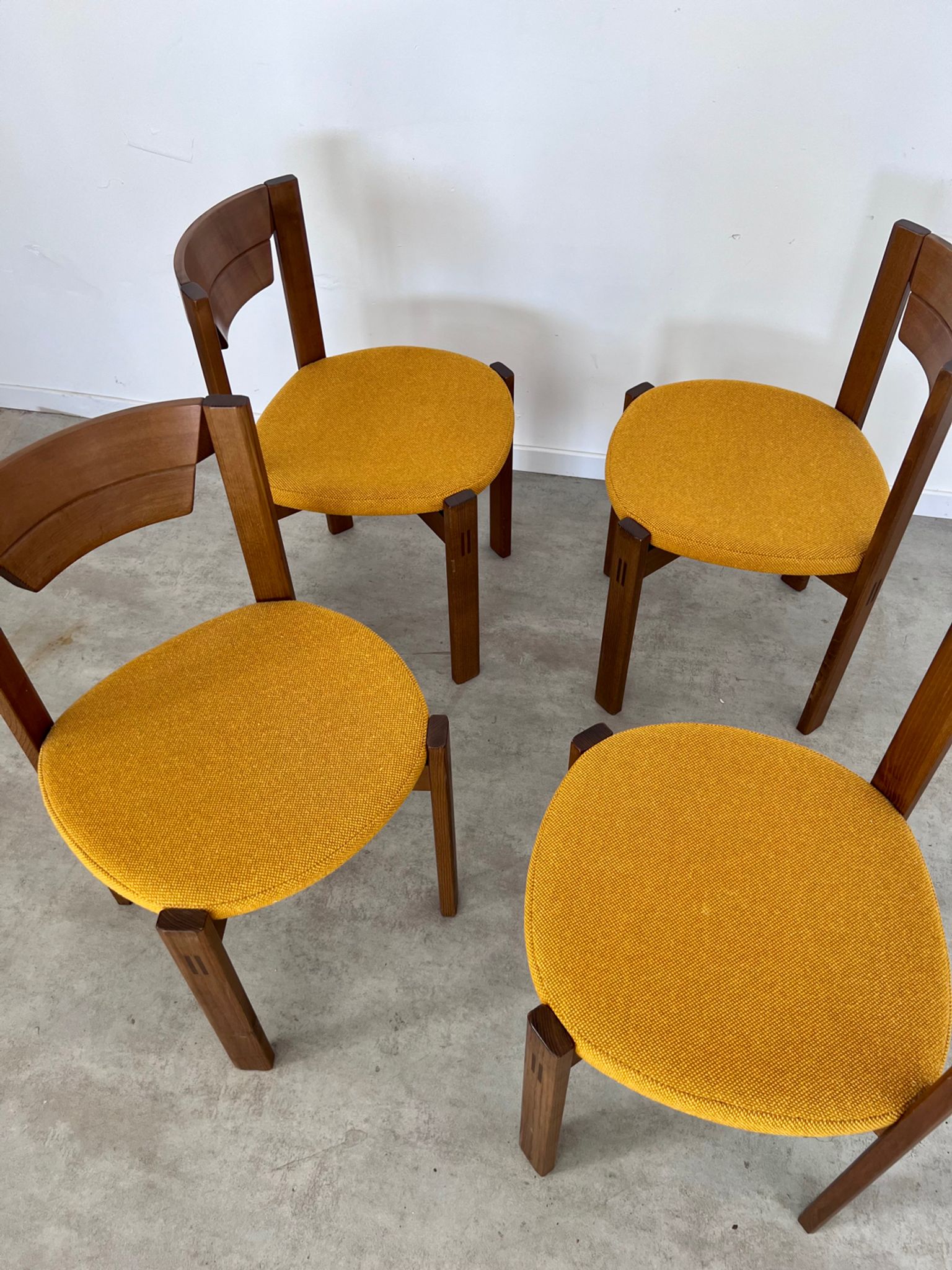 Set of 4 Scandinavian style chairs Girsberger 70s vintage solid wood