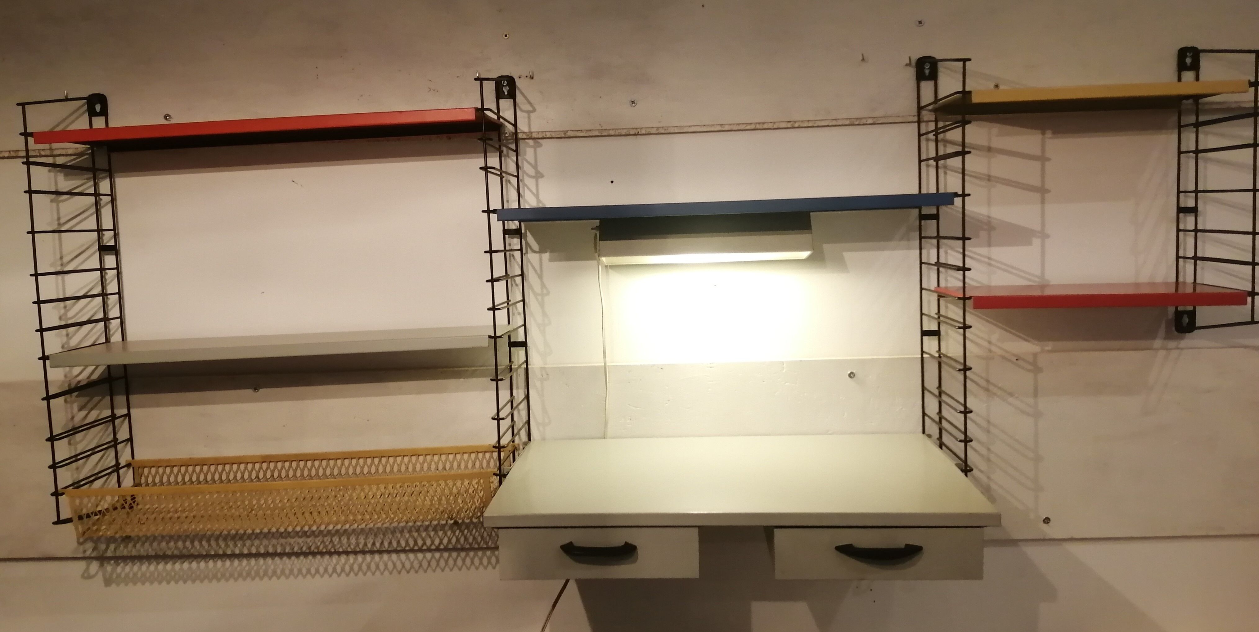 Triple shelf with Tomado desk (metal)