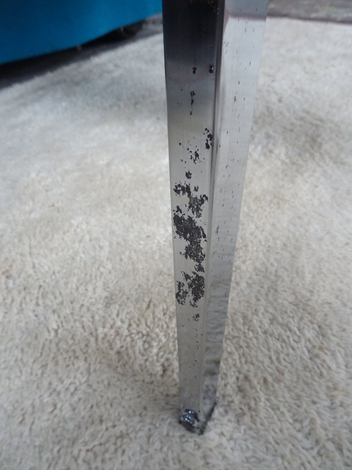 Extendable rise and fall table