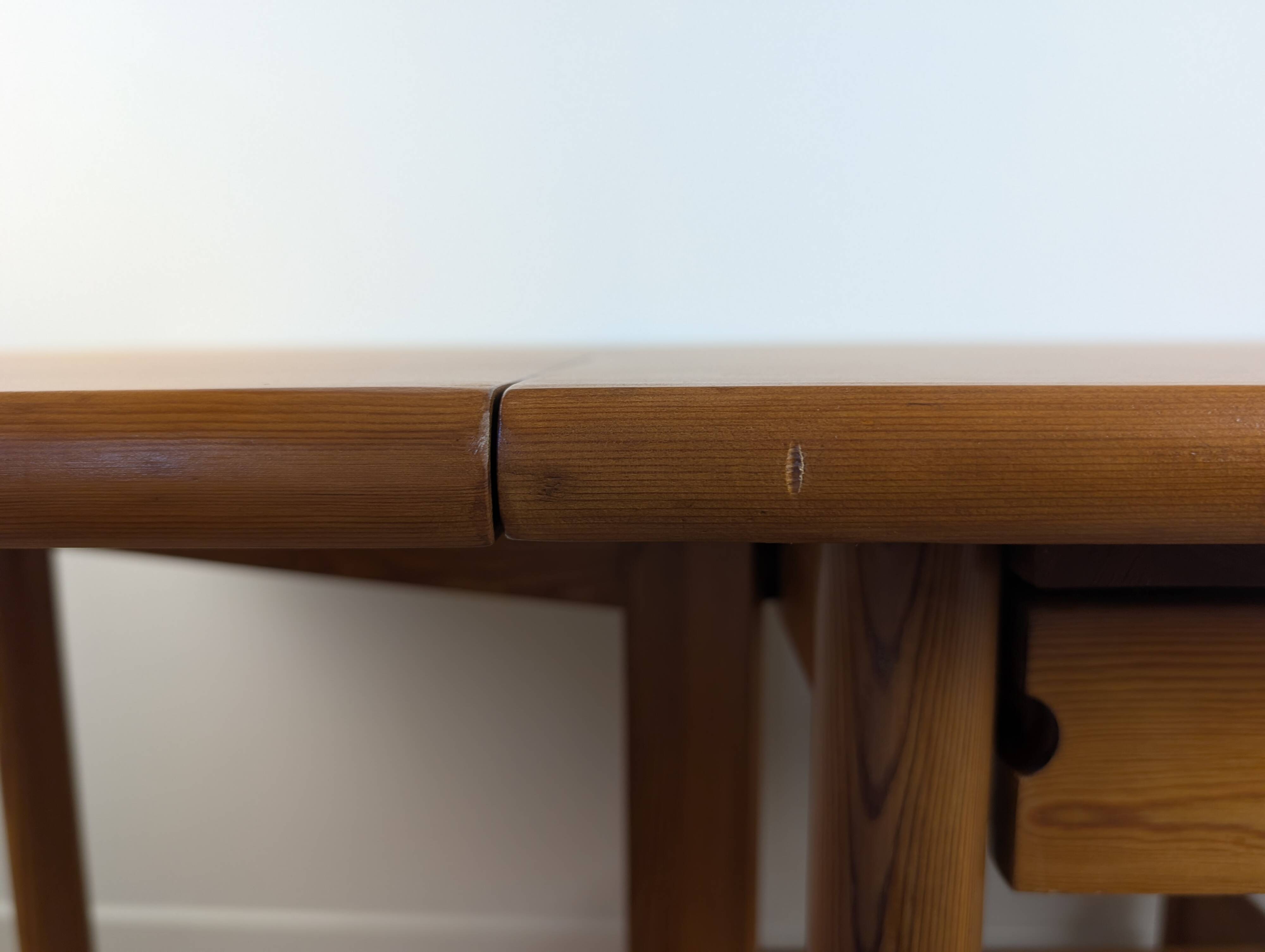 Table en pin massif Eero Aarnio