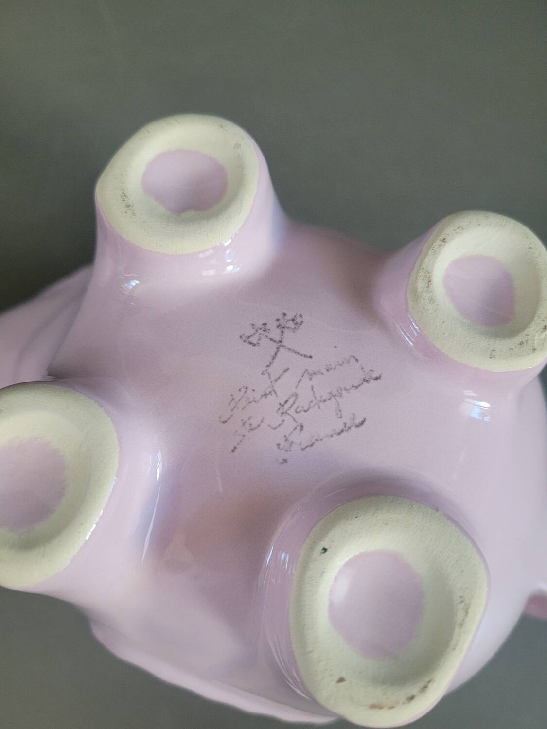 Théière éléphant rose de la faïencerie Sainte Radegonde