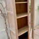 Bibliothèque en bois cérusé
