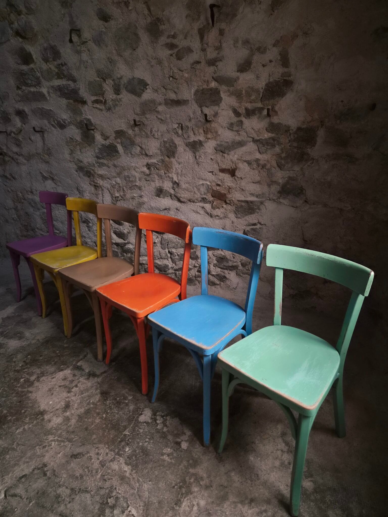 Chaises bistrot françaises Baumann en couleurs variées, lot de 6, années 1950