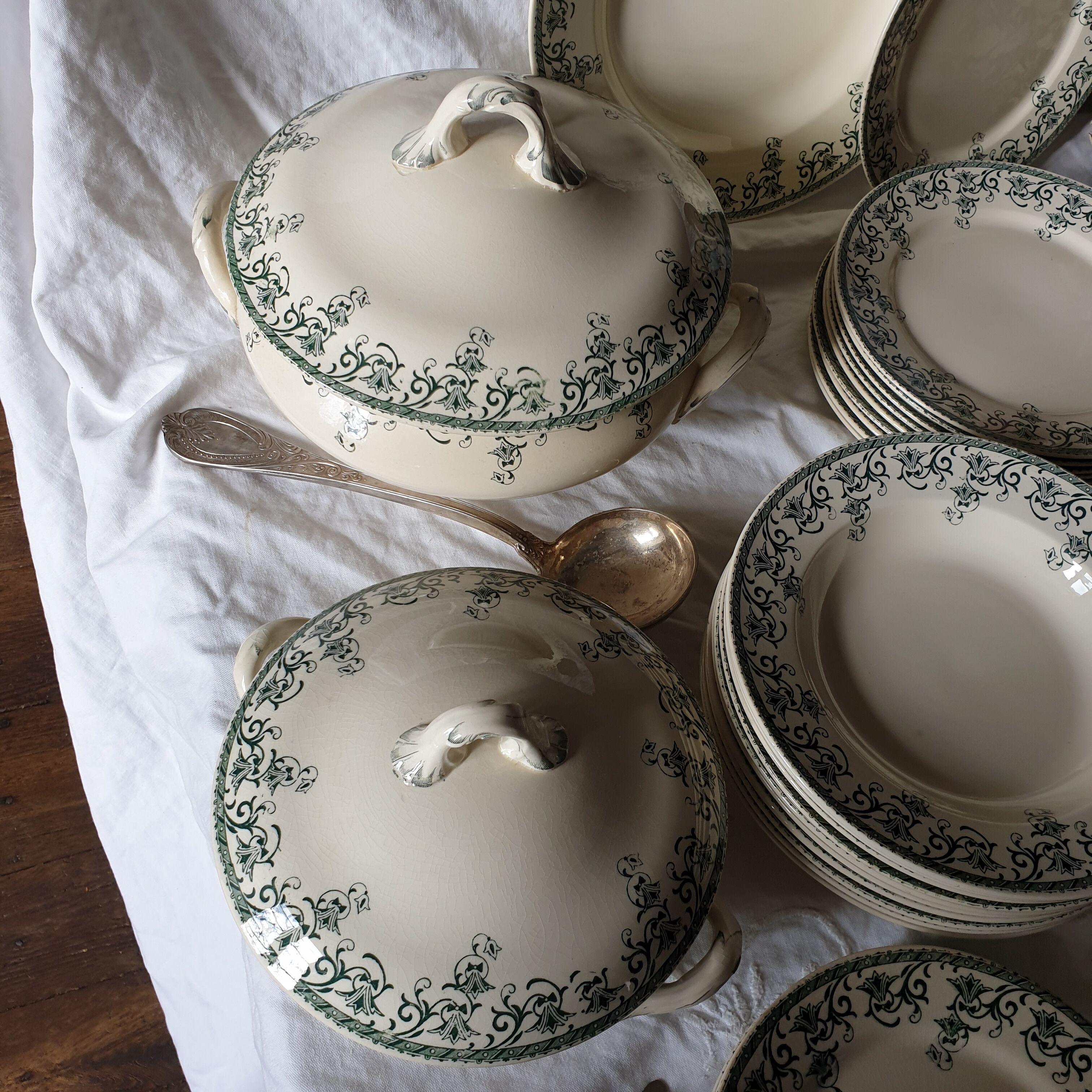 33 pc antique green white transferware dinner service c1900 U&C Sarreguemines France, 10 places