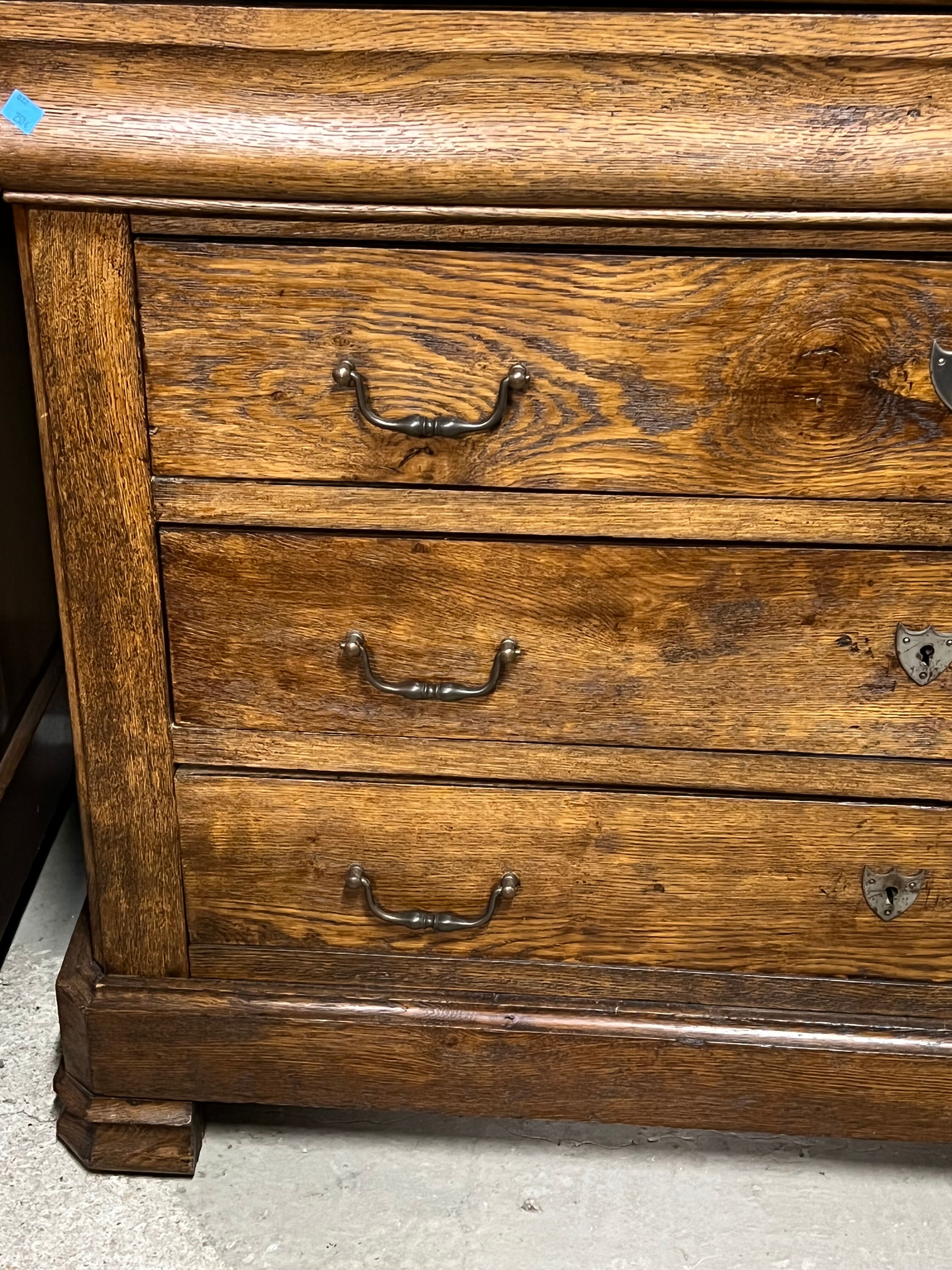 Commode ancienne en chêne massif de style Louis Philippe XIXe siècle