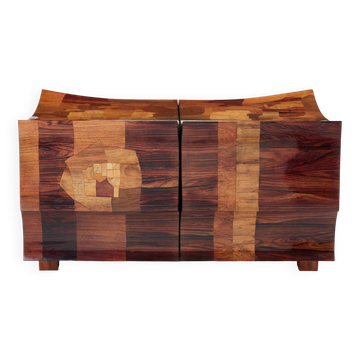 Coffre bar en marqueterie de bois et laiton signé Michel Lefèvre 1960