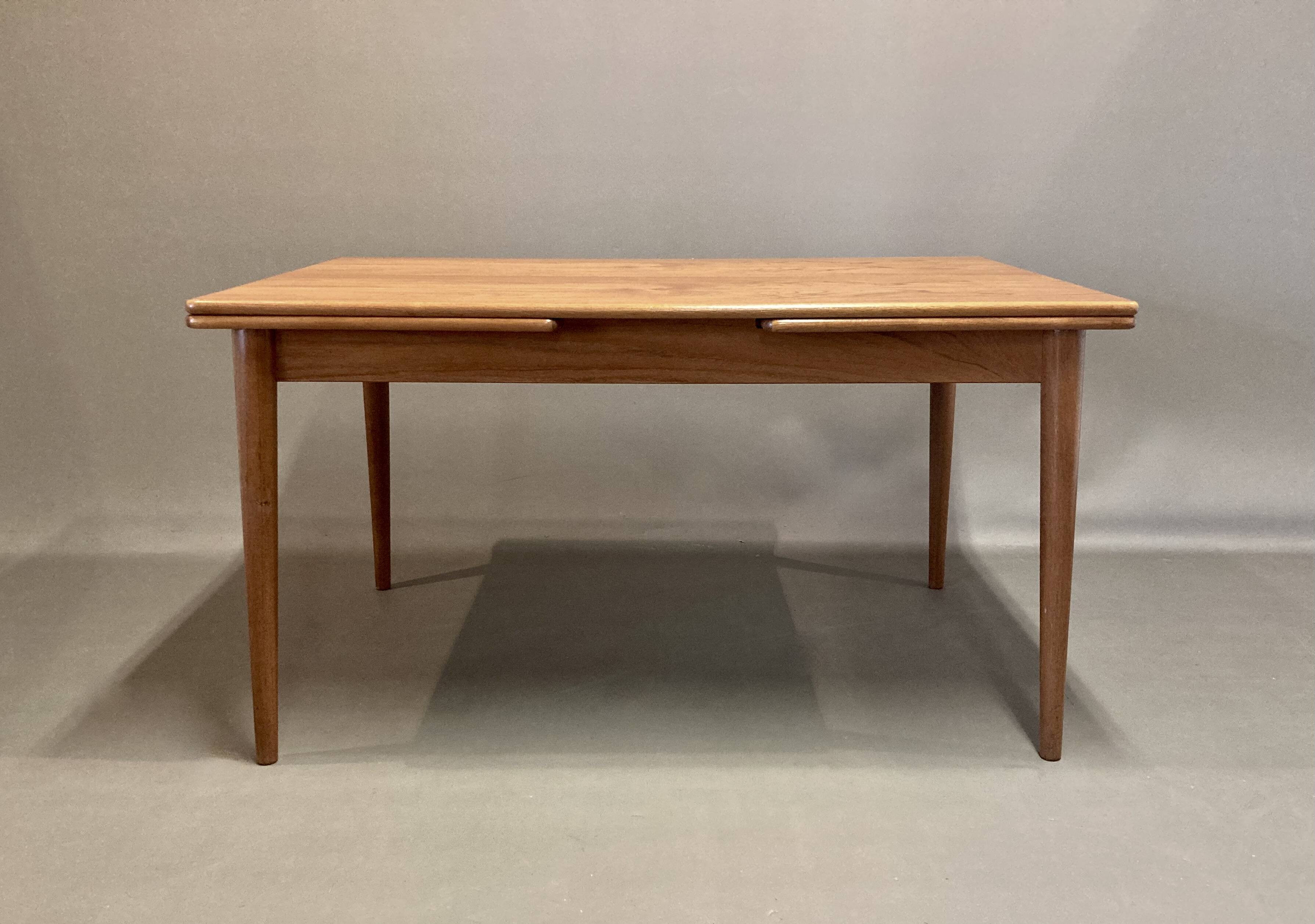 Extendable high table "Scandinavian Design" 1950.