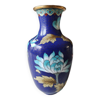 JINGFA Chinese vase, in cloisonné enameled brass. Floral motifs/Cherry blossoms and chrysanthemums/bird of paradise. 20 x 11 cm