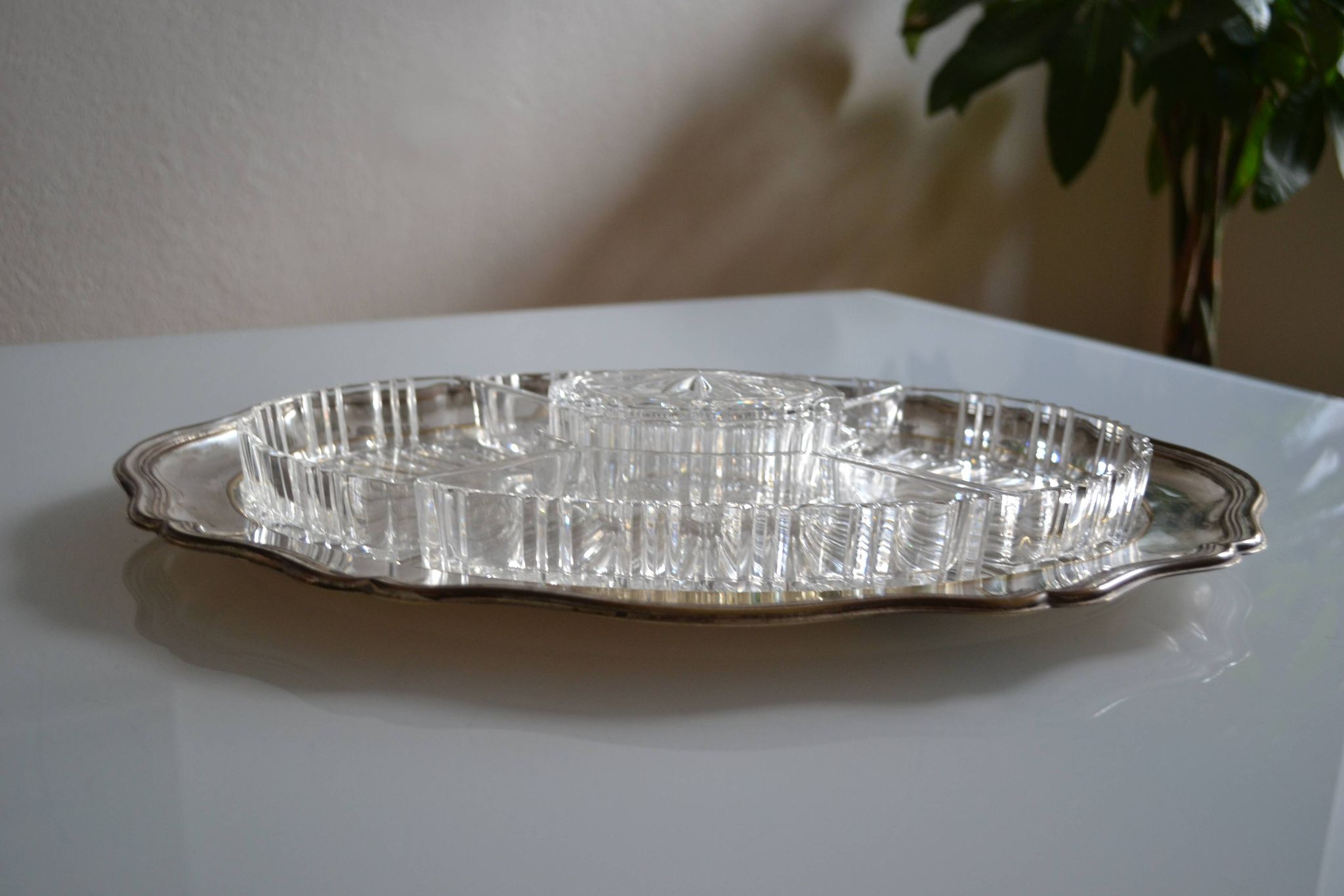 Plat serviteur apéritif métal argenté poinçon HKE et verre